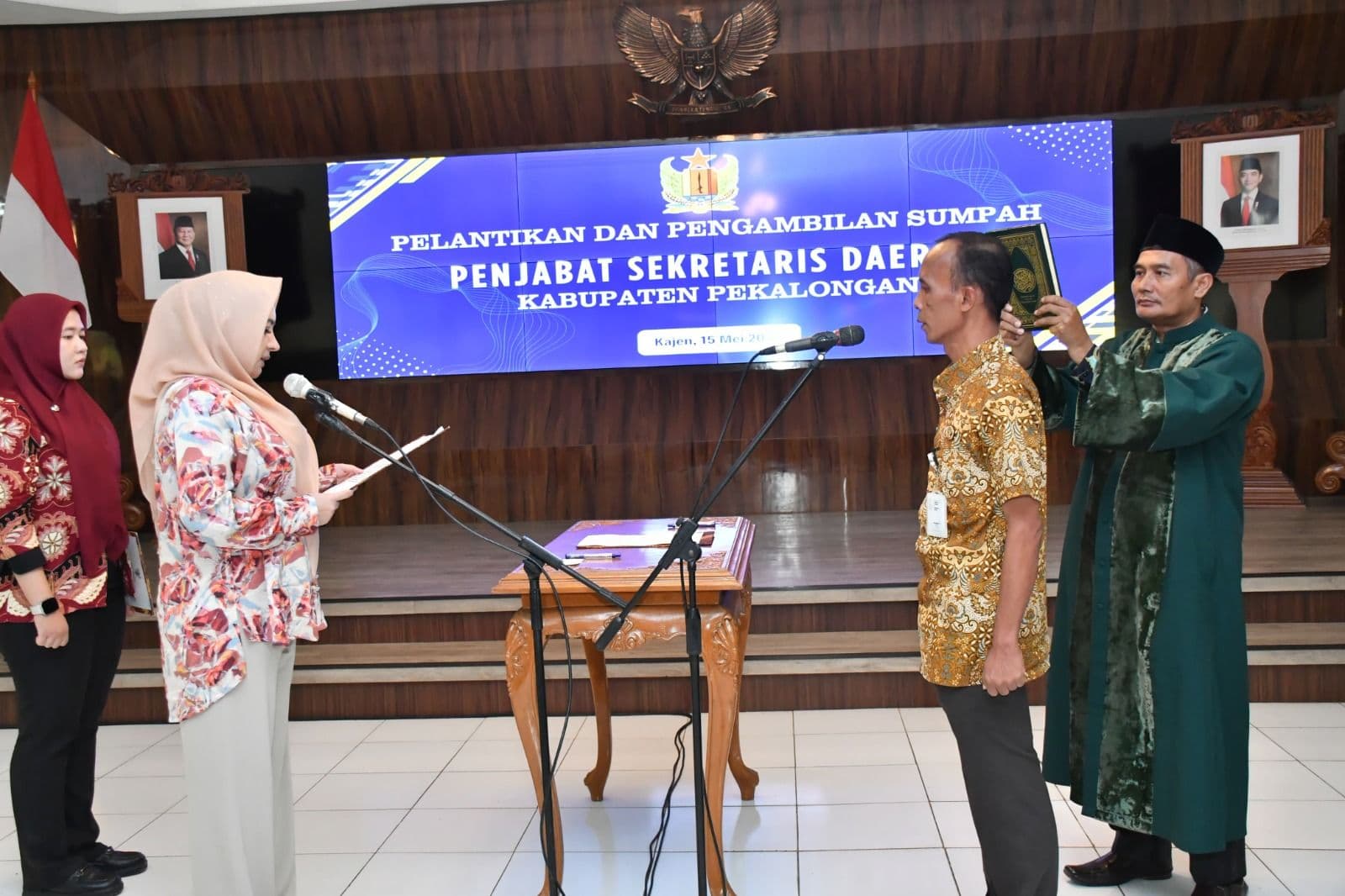 BUPATI PEKALONGAN FADIA ARAFIQ LANTIK EDY HERIJANTO SEBAGAI PENJABAT SEKDA