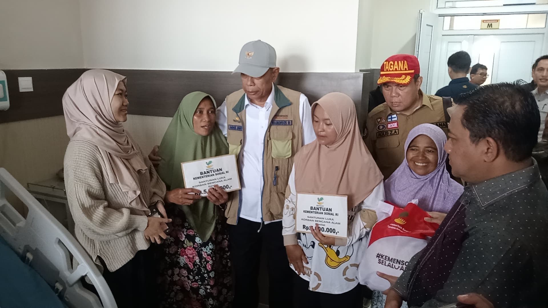 WAMENSOS BESUK KORBAN LONGSOR PETUNGKRIYONO DI RSUD KAJEN