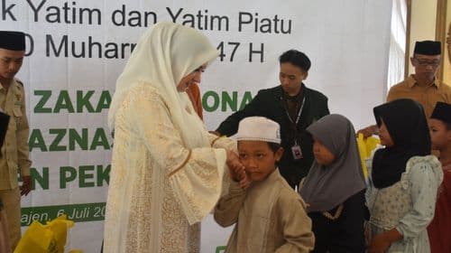 PERINGATAN LEBARAN YATIM, BUPATI PEKALONGAN GAGAS “KARTU KHUSUS ANAK YATIM” UNTUK PENDIDIKAN DAN LAYANAN KESEHATAN