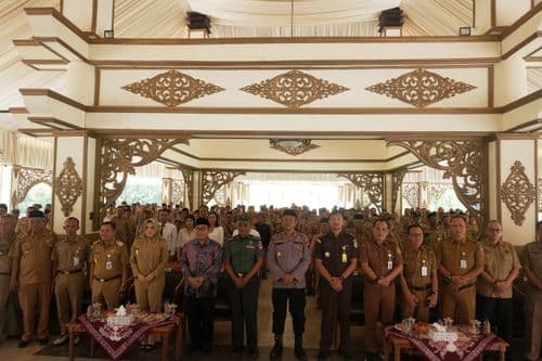 BUPATI PEKALONGAN AJAK KEPALA DESA PERERAT SILATURAHMI DAN SUKSESKAN PROGRAM NASIONAL