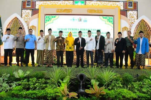 PEROLEH HIBAH TANAH, ITSNU HARUS TINGKATKAN KONTRIBUSI PENDIDIKAN KAB.PEKALONGAN