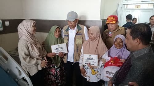 WAMENSOS BESUK KORBAN LONGSOR PETUNGKRIYONO DI RSUD KAJEN