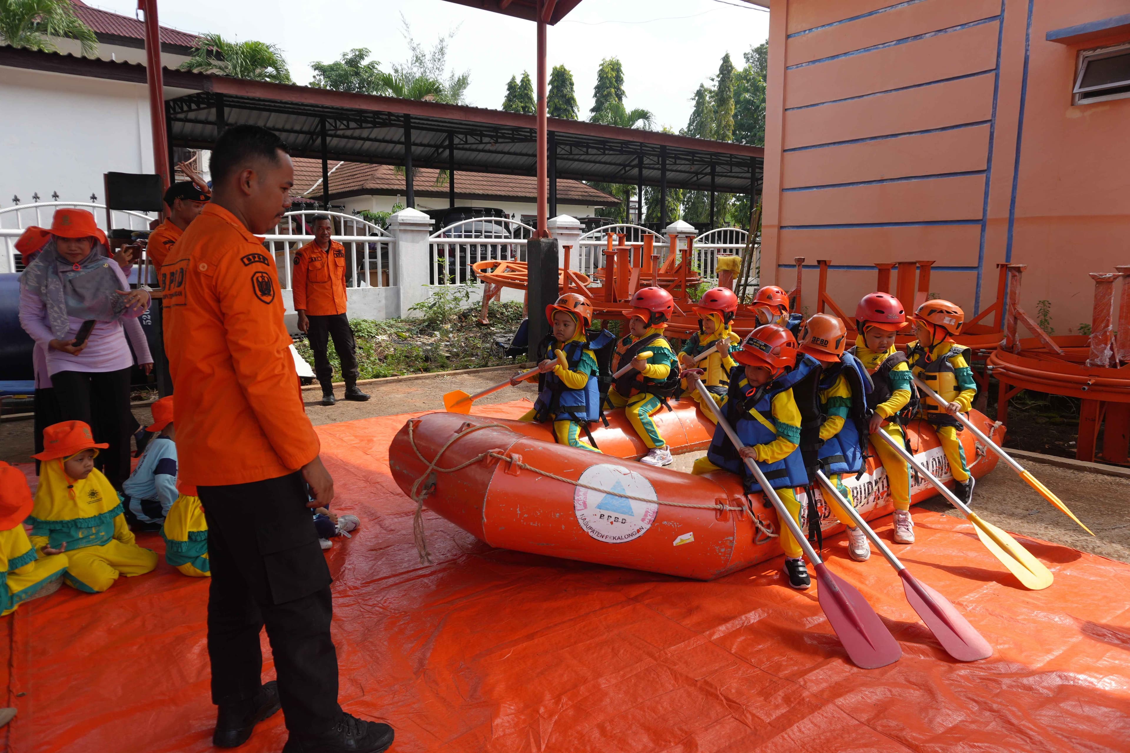 MEMASUKI MUSIM PENGHUJAN, BPBD KABUPATEN PEKALONGAN SIAPKAN LAYANAN 24 JAM