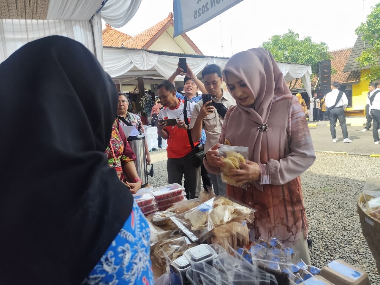 BUPATI PEKALONGAN DAN TP PKK PROV JATENG DORONG KEMANDIRIAN UMKM