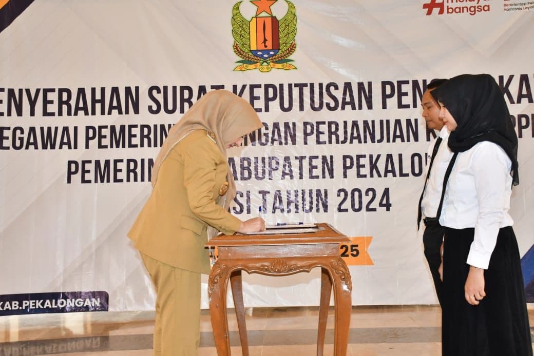 BUPATI PEKALONGAN FADIA ARAFIQ LANTIK 373 PPPK