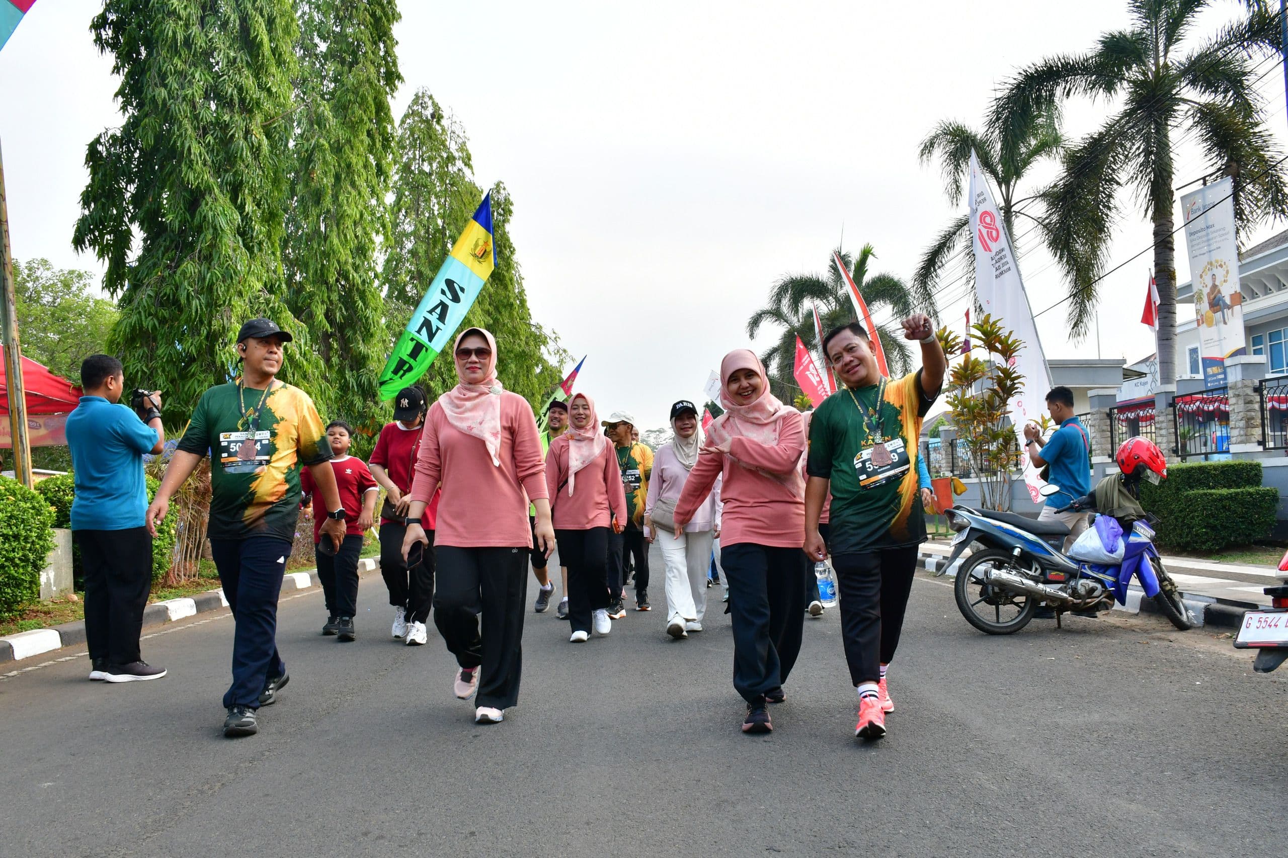 FAMILY WALK PKK AJAK KELUARGA SEHAT DAN KOMPAK DI HARI JADI KABUPATEN PEKALONGAN