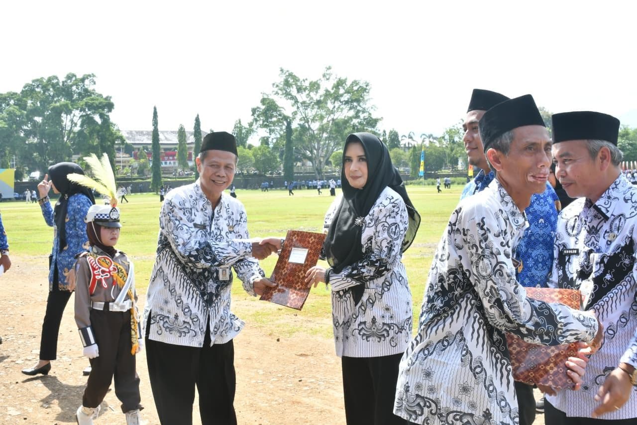 HARI GURU, TUNJANGAN GURU HONORER TAHUN 2026 NAIK JADI RP 400 RIBU