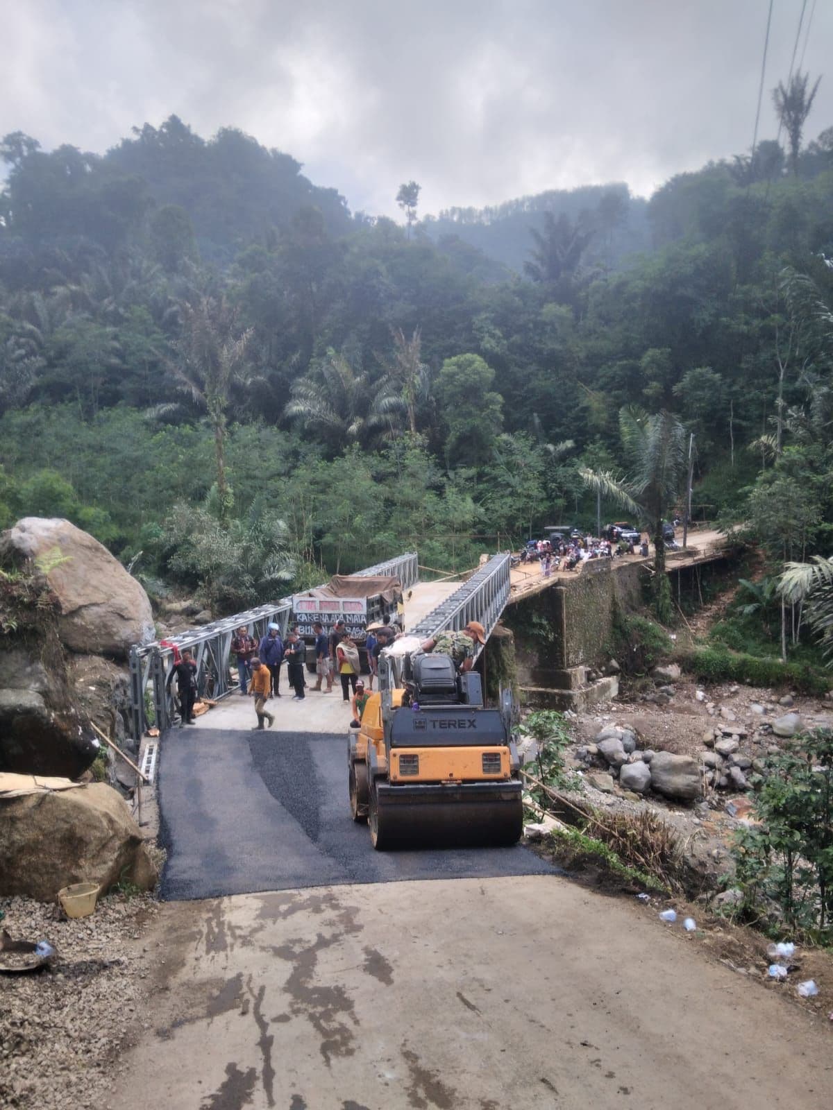 AKSES JALAN PETUNGKRIYONO MULAI PULIH, PEMKAB SIAPKAN PEMBANGUNAN JEMBATAN PERMANEN