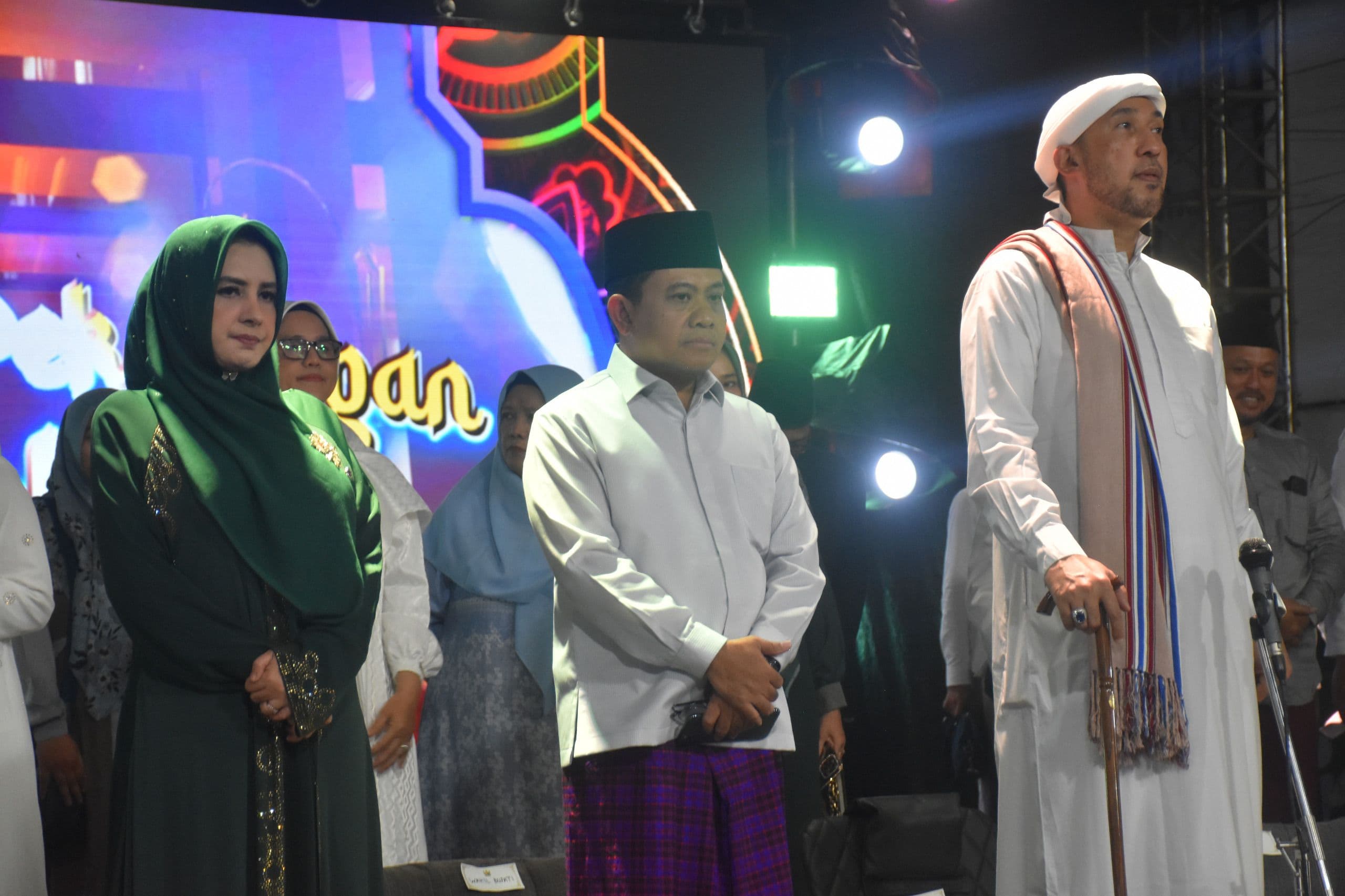 KABUPATEN PEKALONGAN BERSHOLAWAT DI KEDUNGWUNI: BUPATI FADIA ARAFIQ AJAK WARGA KETUK PINTU LANGIT UNTUK TOLAK BALA