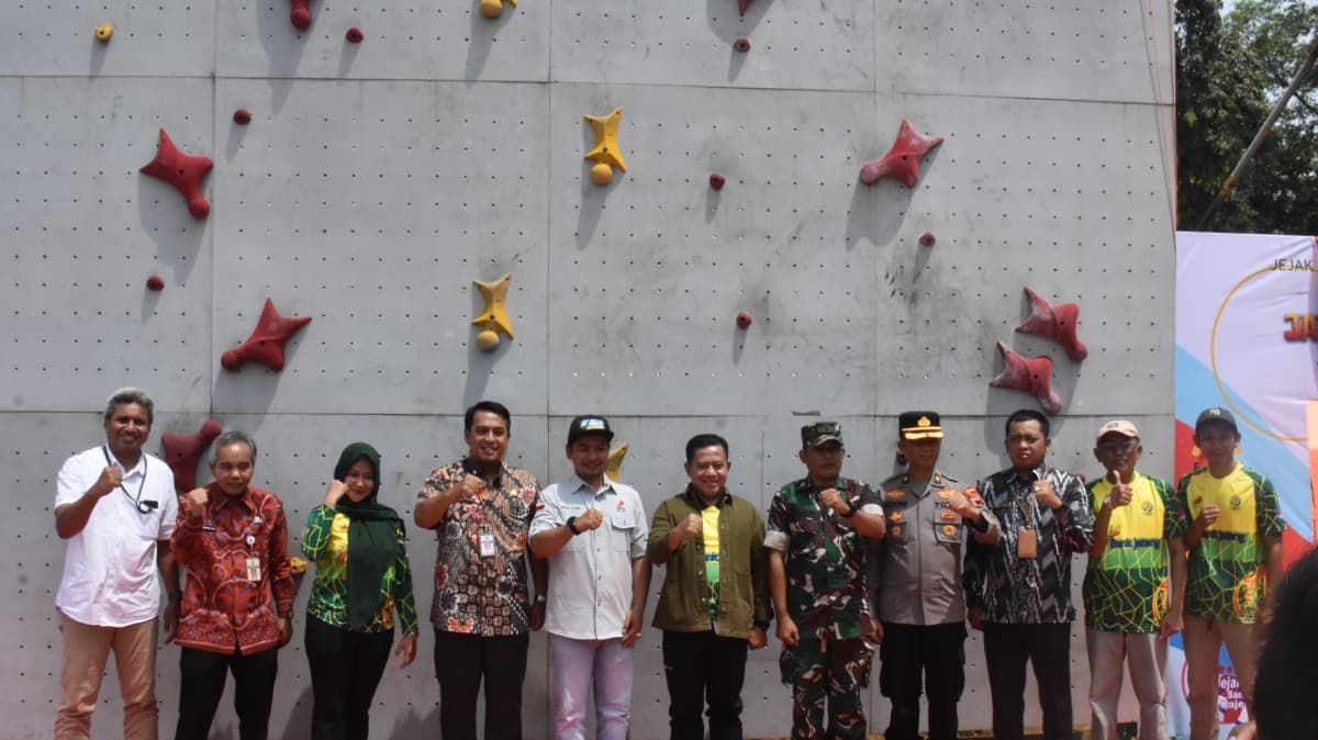 KABUPATEN PEKALONGAN JADI TUAN RUMAH GELARAN KEJURPROV PANJAT TEBING SERI IV JAWA TENGAH.