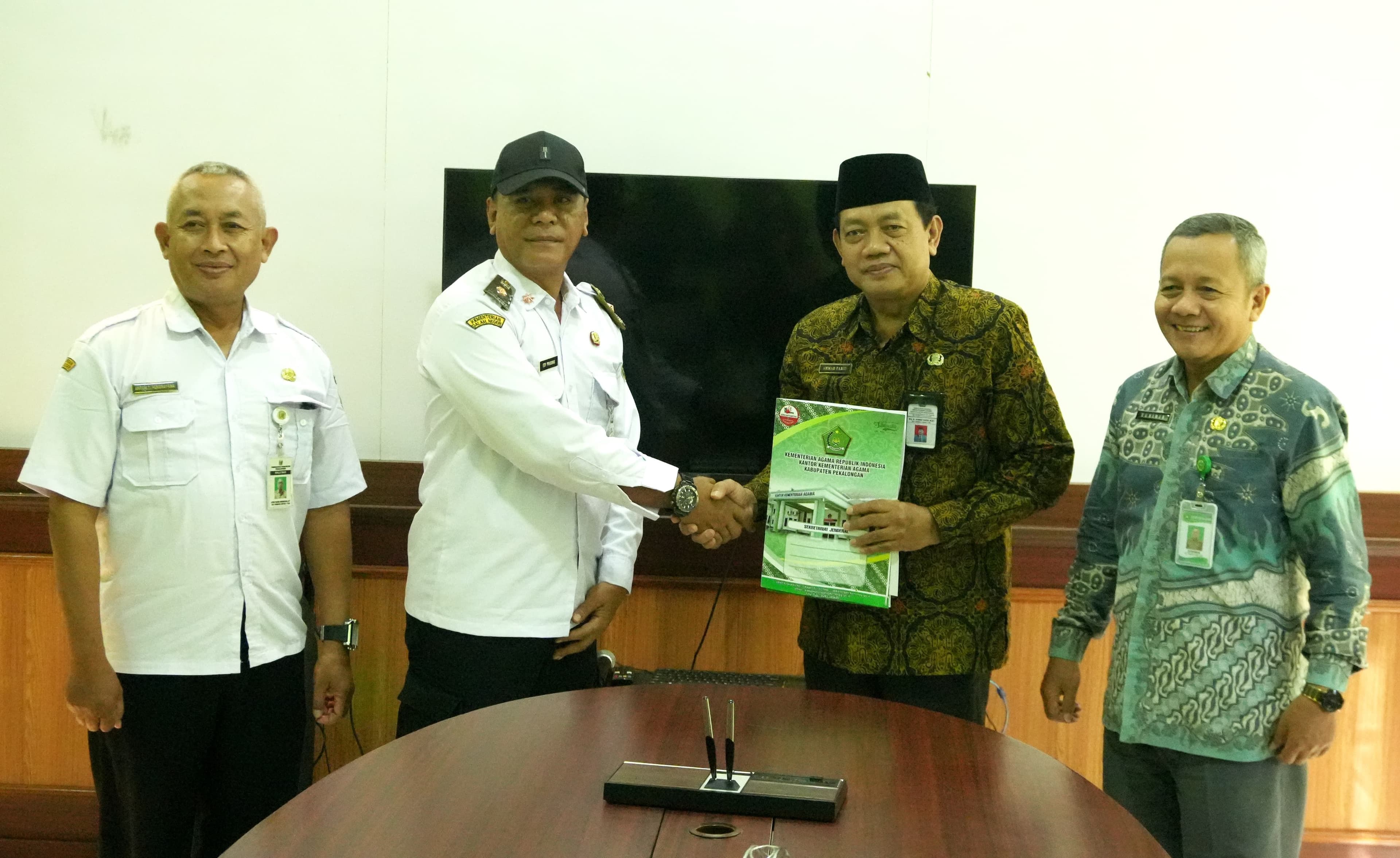 KEMENAG DAN DINLUTKAN KABUPATEN PEKALONGAN SEPAKAT MENGENAI PENGEMBANGAN BUDIDAYA IKAN