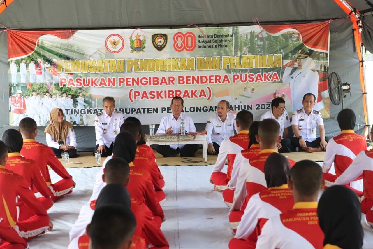 KETUA DPRD PEKALONGAN MOTIVASI CALON PASKIBRAKA JELANG HUT RI