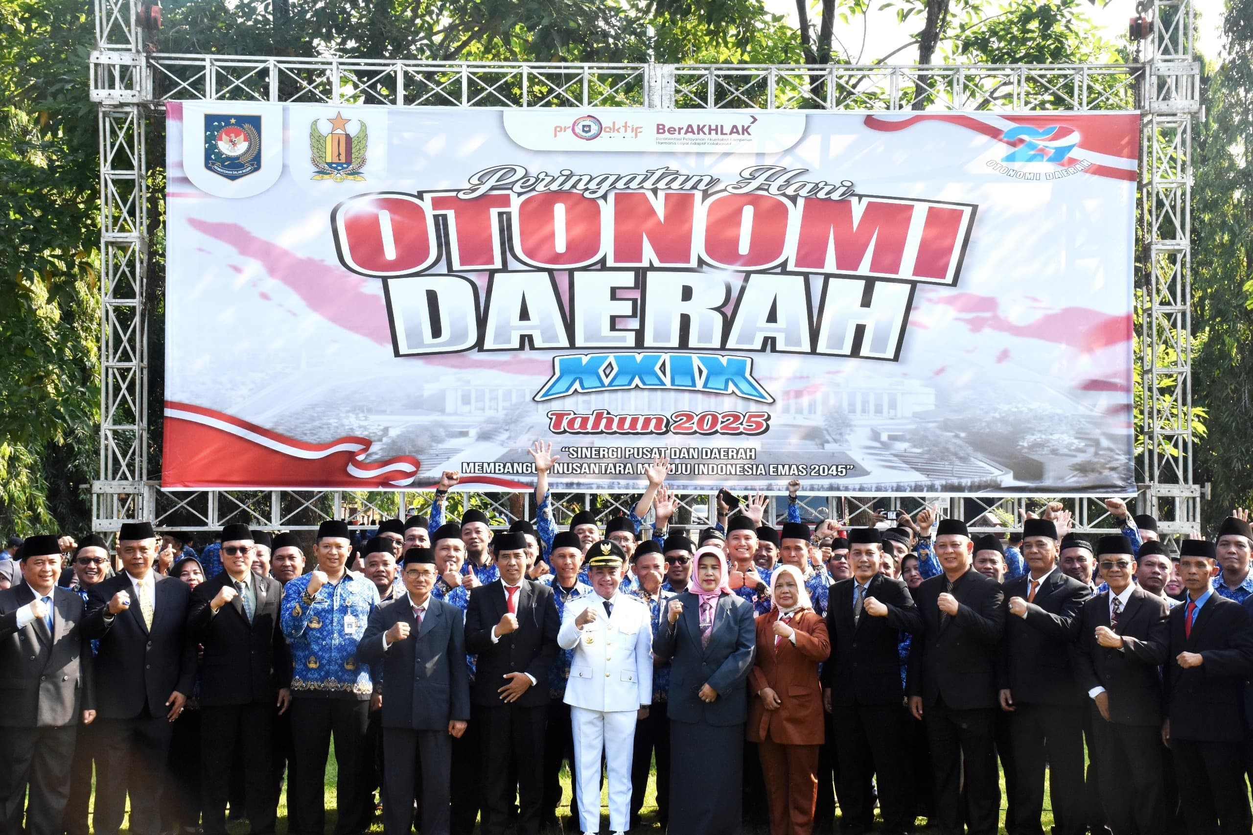 HARI OTONOMI DAERAH, PEMKAB PEKALONGAN BERTEKAD TINGKATKAN PROGRAM DAN APARATUR NEGARA