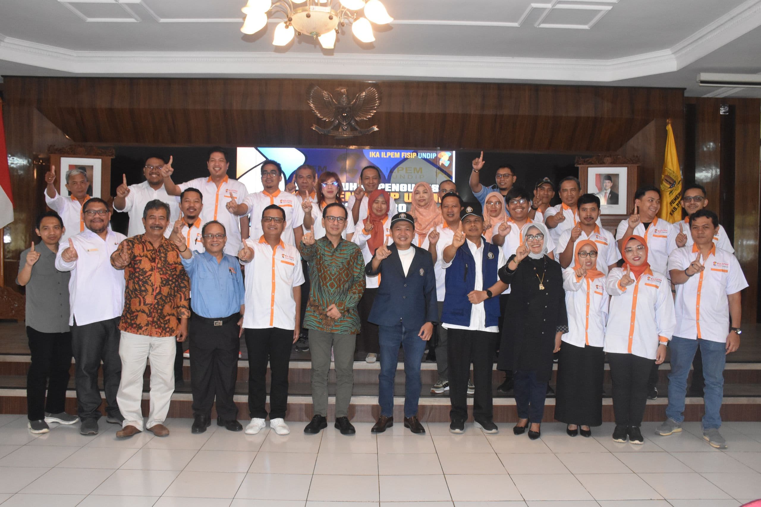 PEMKAB PEKALONGAN APRESIASI PENGUKUHAN IKA ILPEM UNDIP YANG DIRANGKAI BAKTI SOSIAL DI TENGAH TANGGAP DARURAT