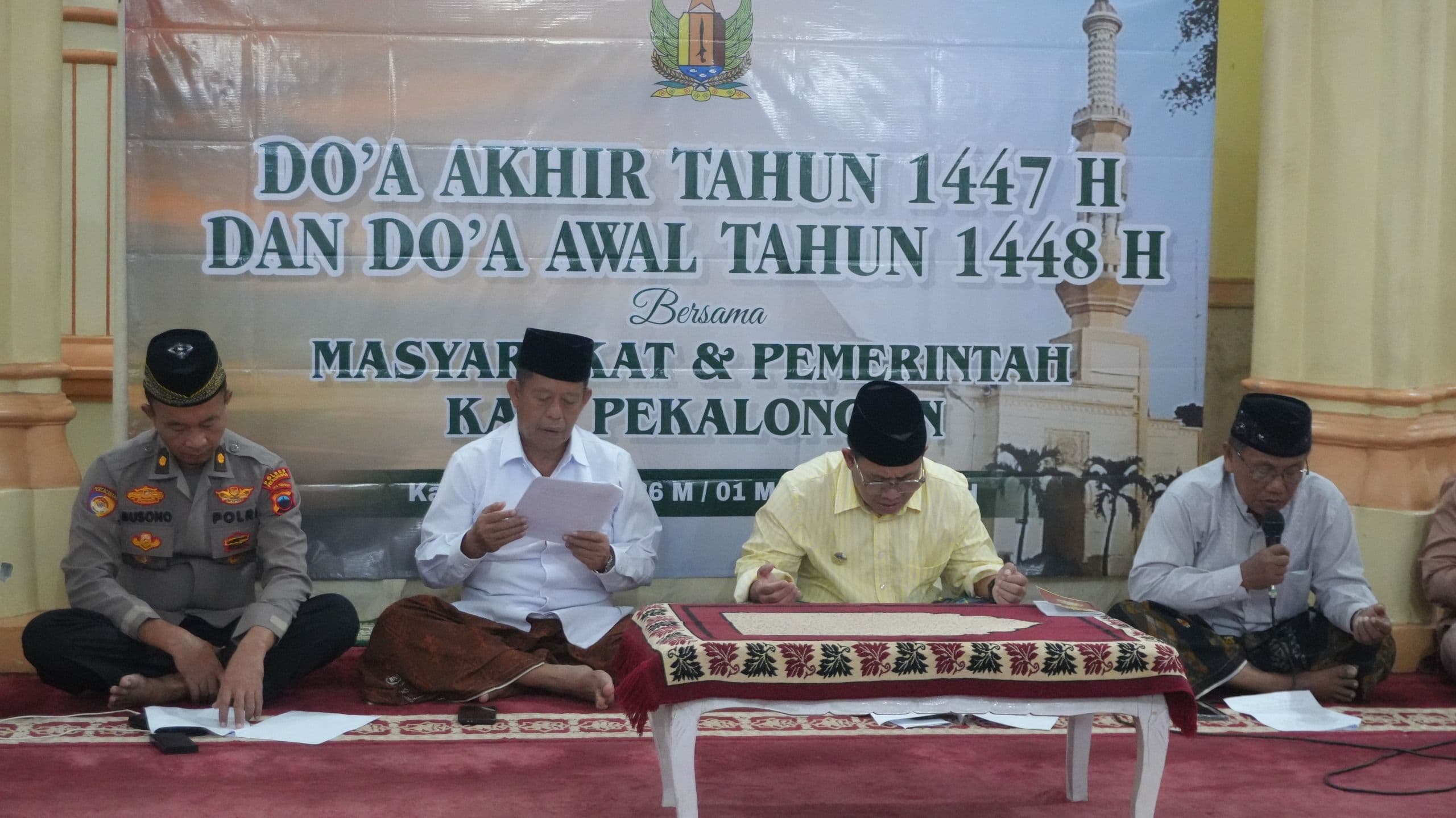PEMKAB PEKALONGAN GELAR DOA AWAL DAN AKHIR TAHUN 1448 H DI KAJEN