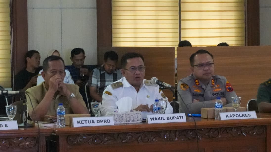 PEMKAB PEKALONGAN GELAR HIGH LEVEL MEETING TPID DAN RAKOR FORKOPIMDA, SIAPKAN STABILITAS JELANG NATAL DAN TAHUN BARU 2026