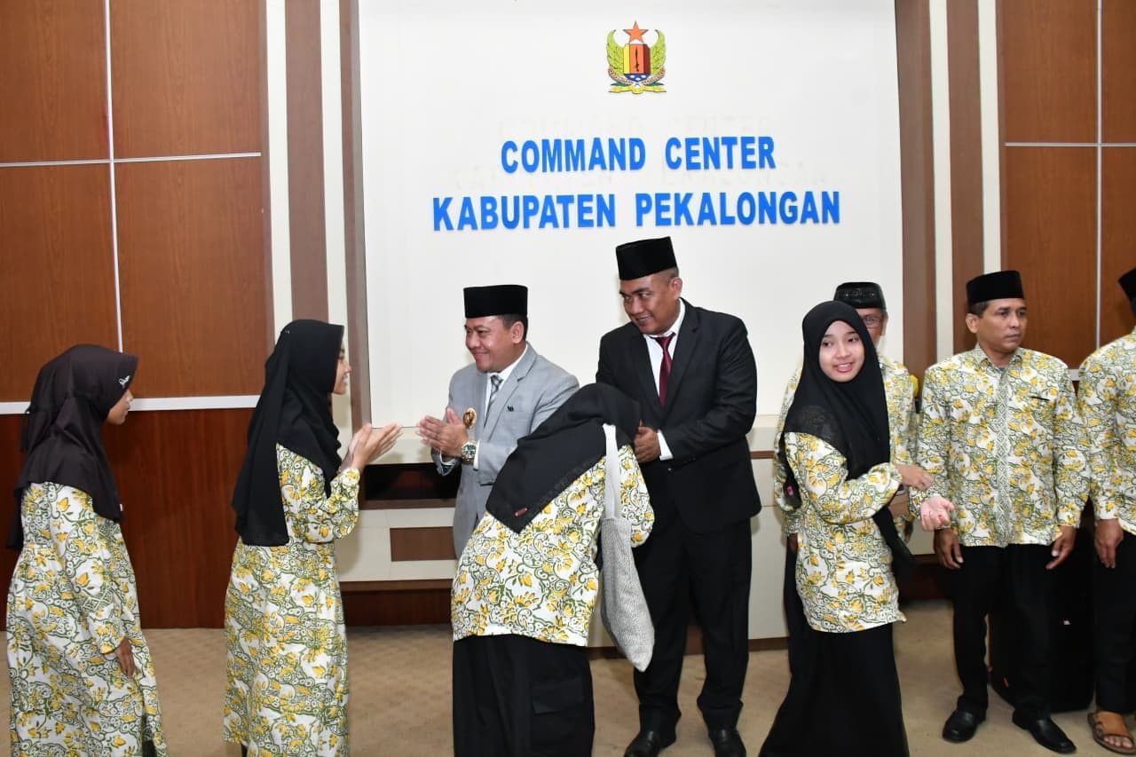 PEMKAB PEKALONGAN LEPAS 18 KAFILAH MTQ UNTUK BERLAGA DI TINGKAT PROVINSI JAWA TENGAH