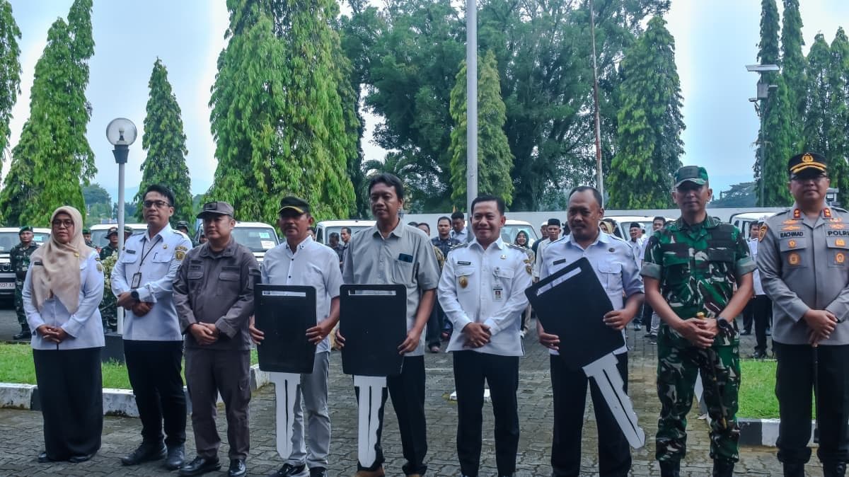 PERKUAT KDKMP, PEMKAB PEKALONGAN DISTRIBUSIKAN PULUHAN KENDARAAN OPERASIONAL