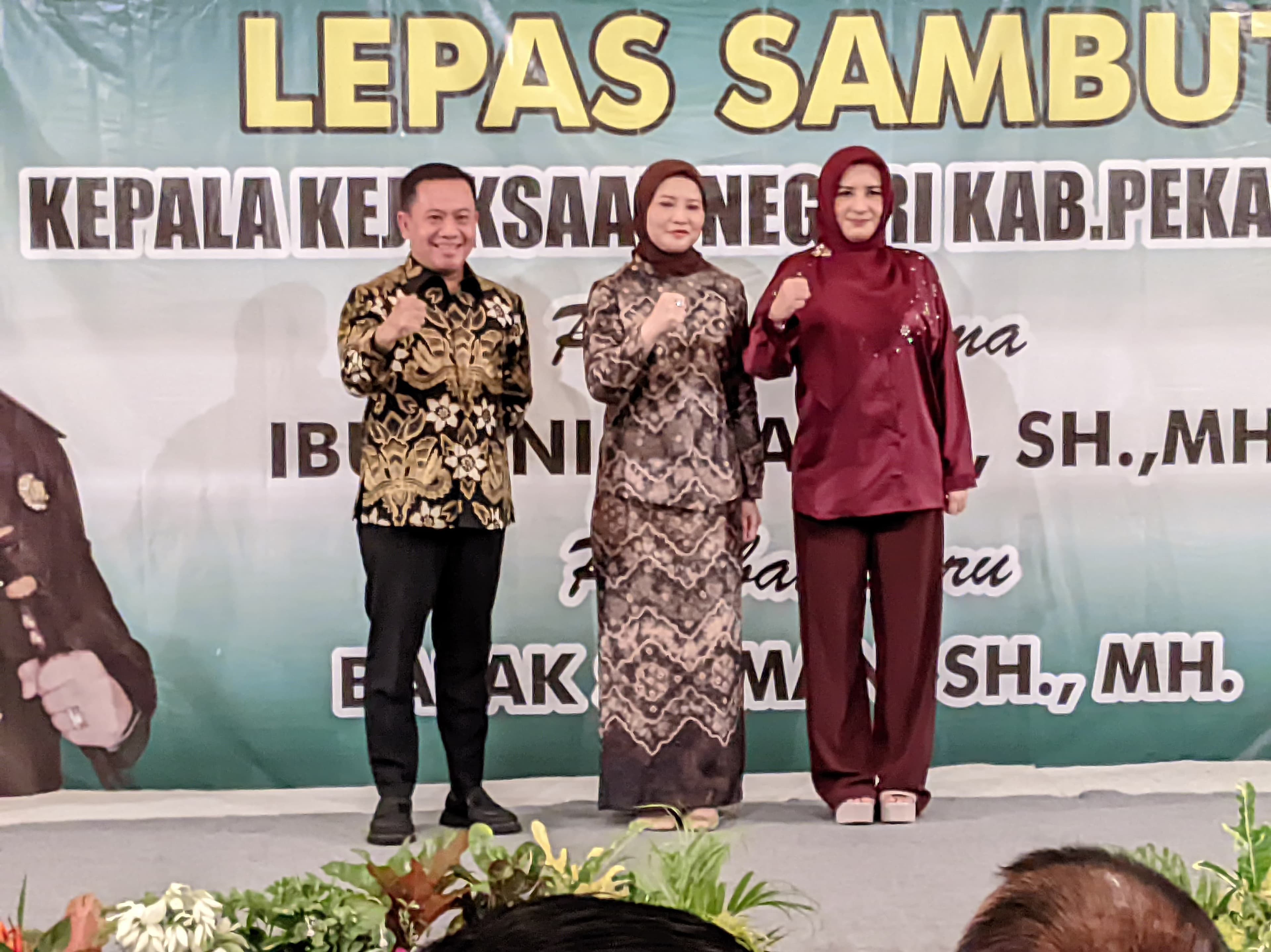PISAH SAMBUT KEPALA KEJAKSAAN NEGERI KABUPATEN PEKALONGAN: FENI NILASARI BERPAMITAN, SALMAN RESMI JABAT KAJARI BARU
