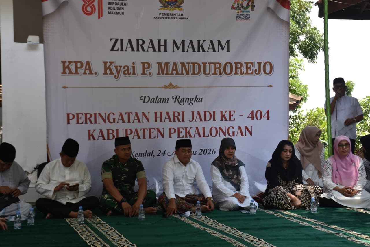 PLT BUPATI PEKALONGAN AJAK LESTARIKAN TRADISI ZIARAH DAN NILAI SEJARAH KANJENG PANGERAN KYAI MANDUROREJO