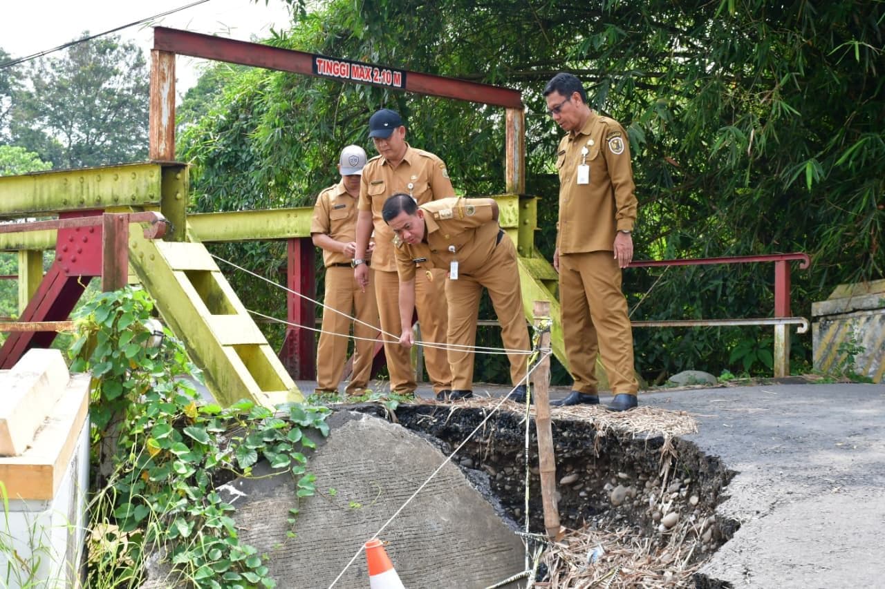 PLT. BUPATI PEKALONGAN TINJAU SEJUMLAH RUAS JALAN RUSAK, FOKUS PERBAIKAN INFRASTRUKTUR 2026-2027