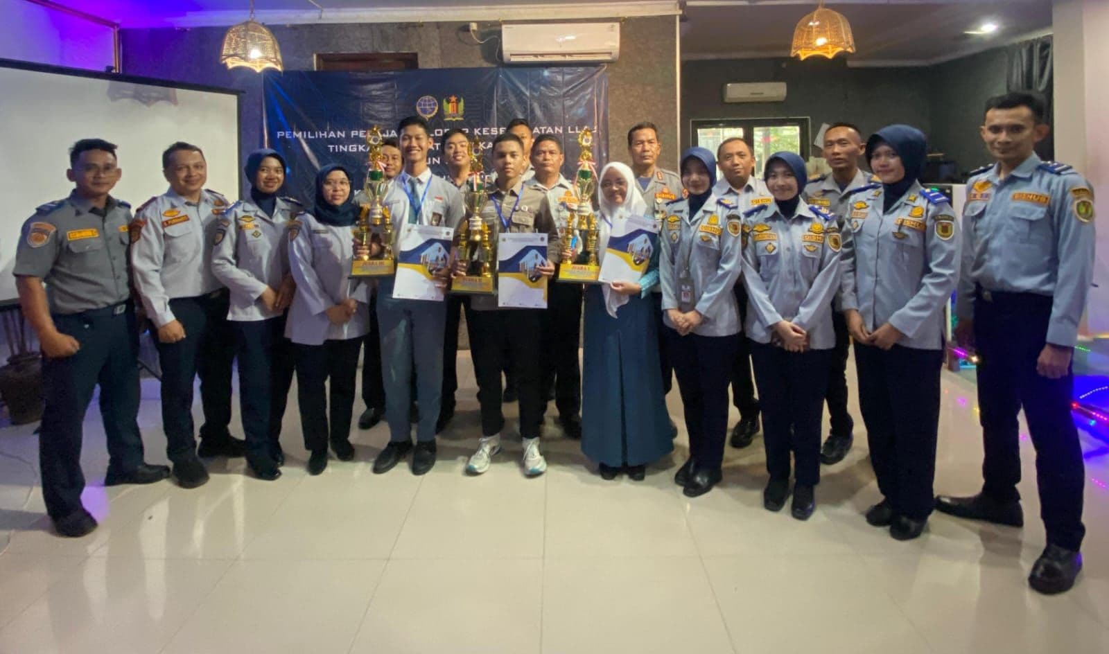 GENERASI MUDA PEKALONGAN JADI PELOPOR KESELAMATAN LALU LINTAS : SMK 1 SRAGI RAIH JUARA PERTAMA