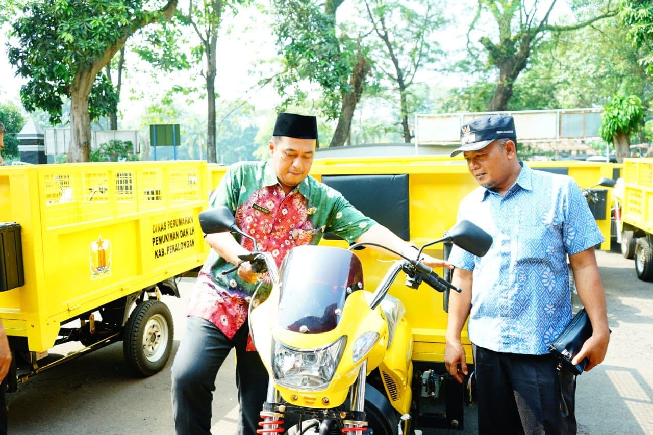 PEMKAB PEKALONGAN BAGIKAN 20 MOTOR RODA TIGA UNTUK PENANGANAN SAMPAH
