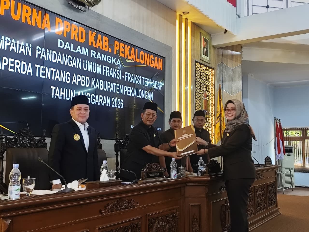 RAPAT PARIPURNA DPRD KABUPATEN PEKALONGAN, SEJUMLAH POIN JADI PERHATIAN PEMERINTAH DAERAH