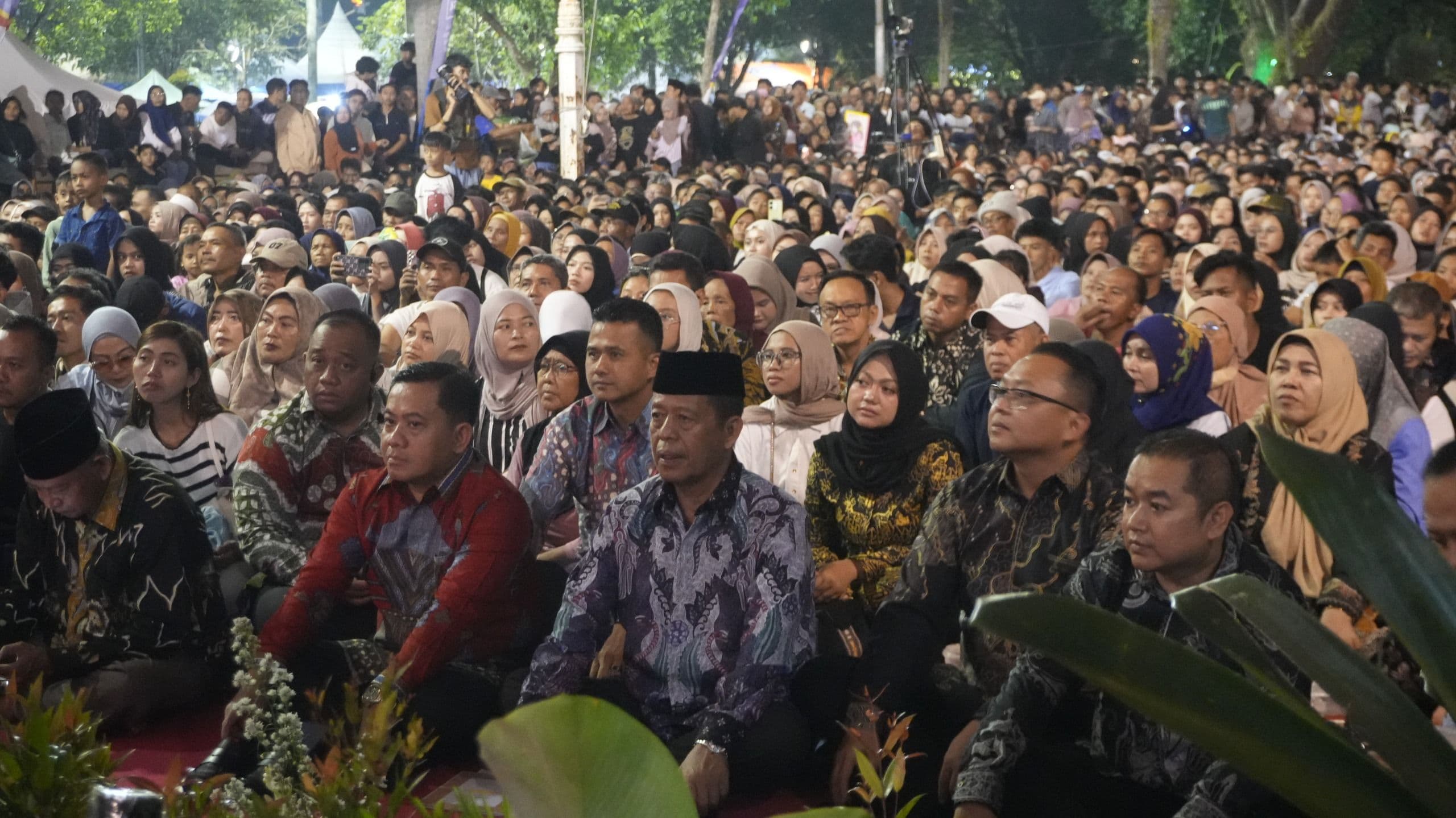 RAYAKAN HARI JADI KE-404, JAJARAN FORKOPIMDA PEKALONGAN MEMBAUR LESEHAN BERSAMA WARGA