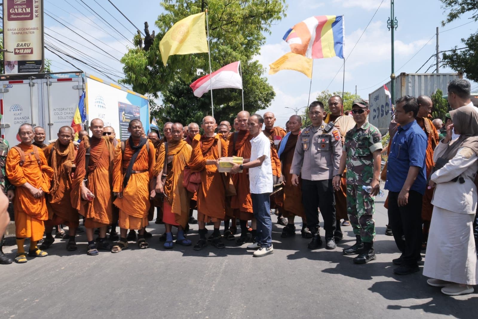 RITUAL THUDONG 2025, PEMKAB PEKALONGAN SAMBUT 38 BHANTE DARI THAILAND