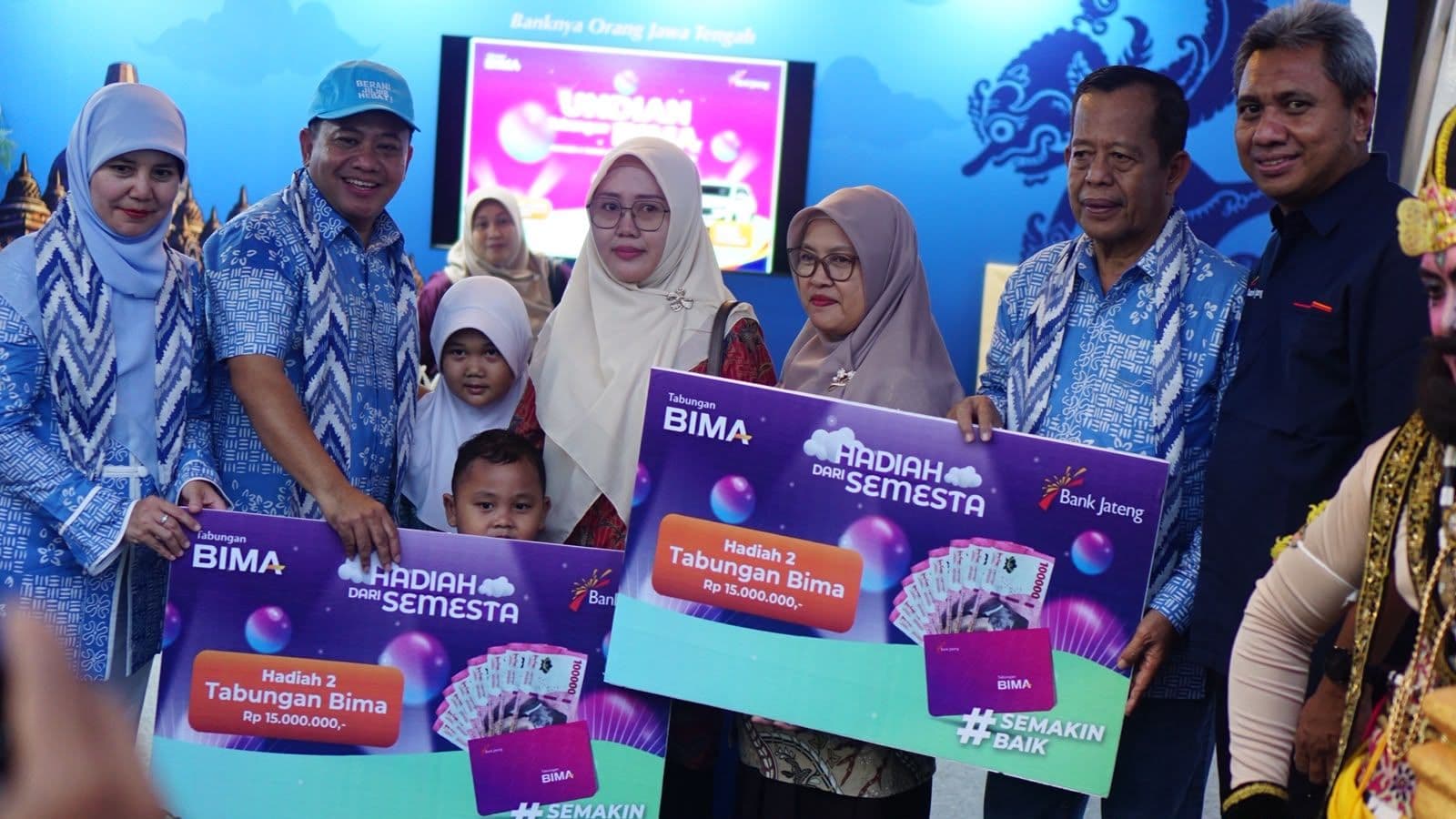 SEMBILAN NASABAH BANK JATENG KAJEN BAWA PULANG RP195 JUTA DARI UNDIAN BIMA