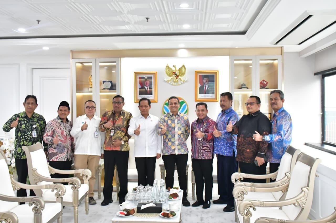 SUKIRMAN TEMUI MENTERI LH : KOMITMEN PENGELOLAAN SAMPAH BERBASIS TEKNOLOGI 4.0