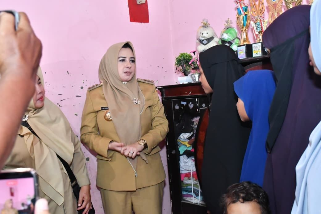 SURAT SISWI SD BERBUAH BEASISWA, BUPATI PEKALONGAN BANTU WUJUDKAN MIMPI HAFIZ QUR’AN