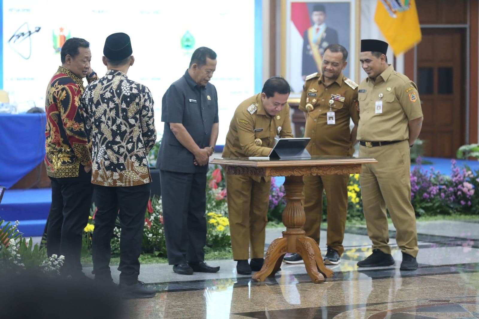 WUJUDKAN GOOD AND CLEAN GOVERNMENT, PLT. BUPATI SUKIRMAN TEKEN PAKTA INTEGRITAS ANTIKORUPSI